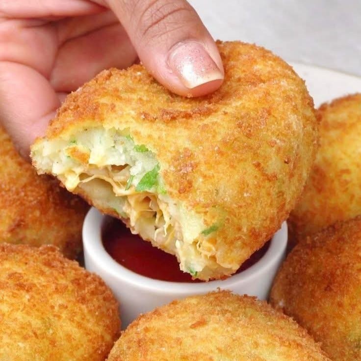 BOLINHO DE FRANGO FEITO COM FARINHA DE MILHO
